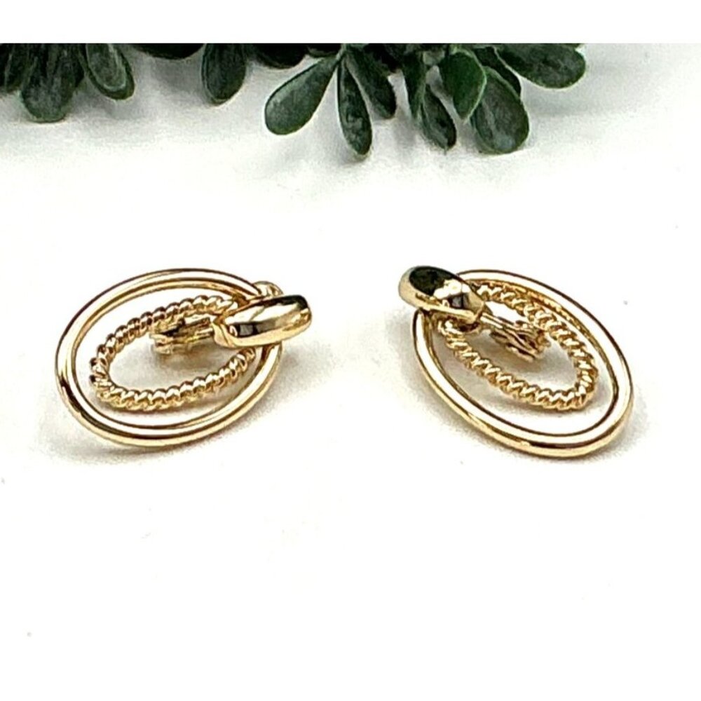 Vintage Gold-Tone Interlocking Rope & Oval Clip-On Earrings HMN
